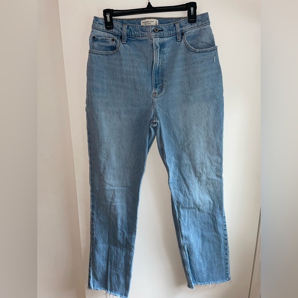 🆕 A&F Curve Love Vintage Ultra High Rise Raw Hem Straight Leg Denim - Picture 3 of 9